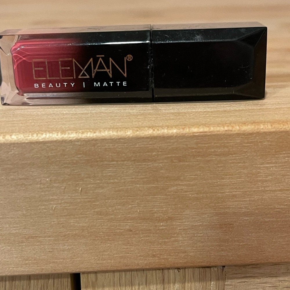 ELEMAN BEAUTY Matte Liquid Lipstick in Miami